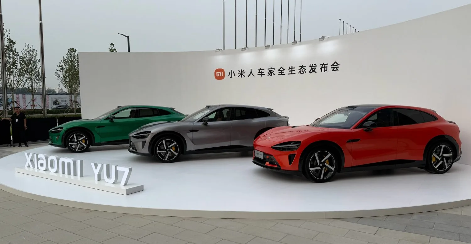 Xiaomi Tesla killer SU7 electric cars showcased in green, grey, and red colors during official launch event.