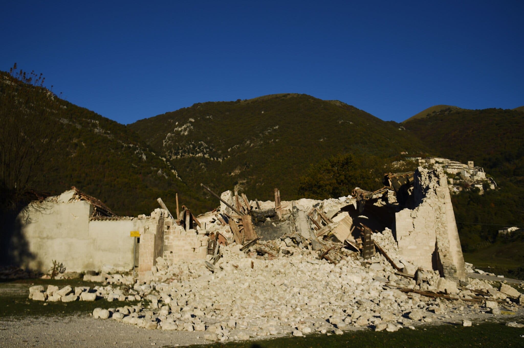 Ruins of the Church of San Salvatore in Campi after the 2016 earthquake, later connected to the work of the hobbyist restorer using AI innovation.