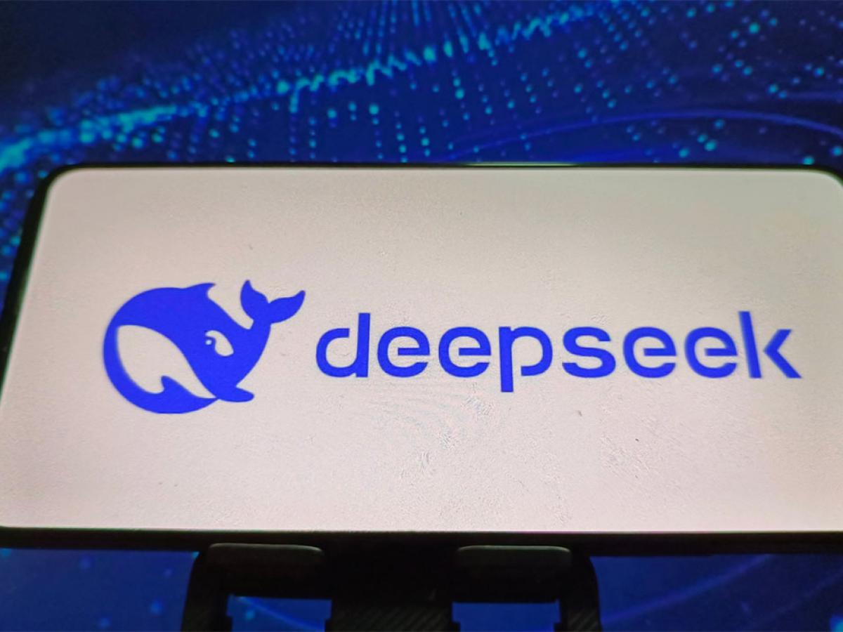 Futuristic visualization of AI neural network and microchip representing the DeepSeek AI model and Huawei chip technology challenges.