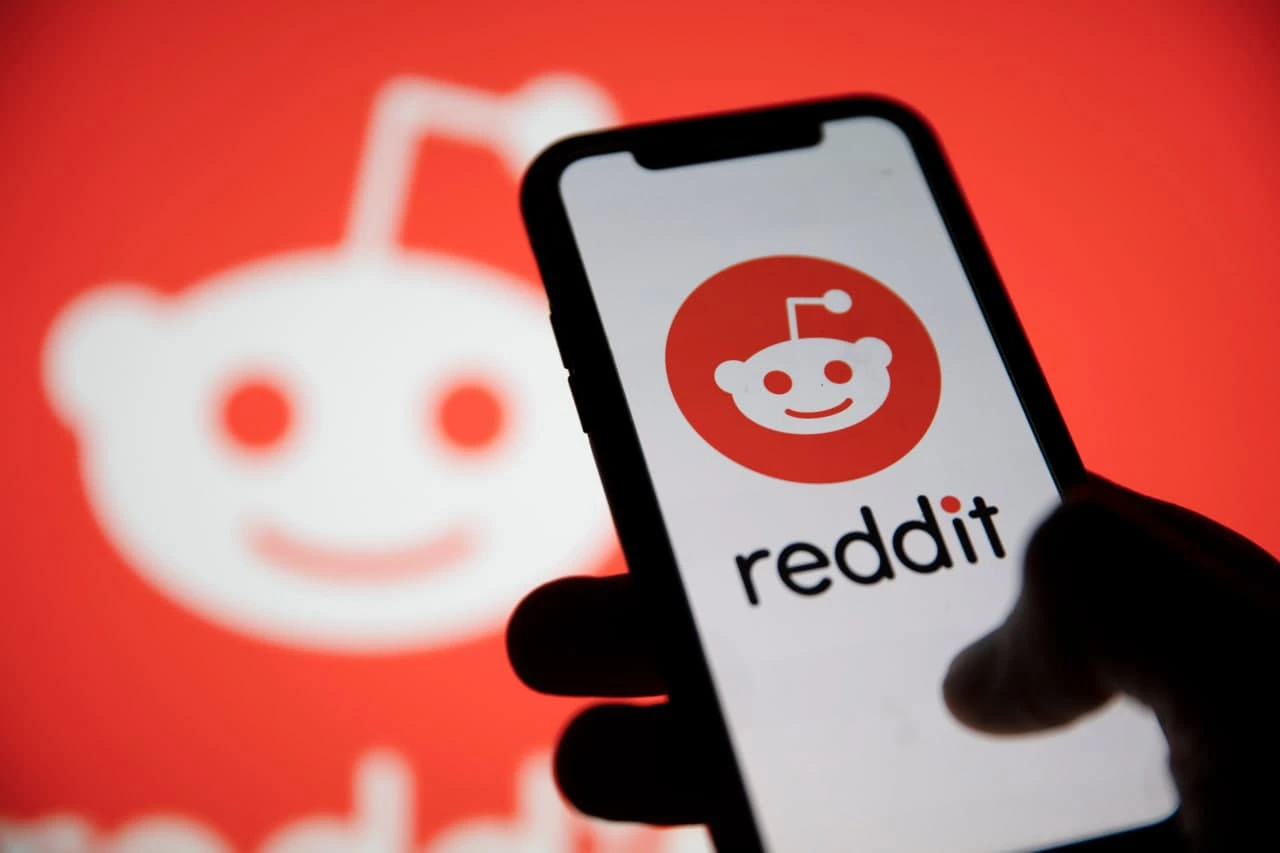 Reddit logo representing the company behind Reddit stock performance in financial markets