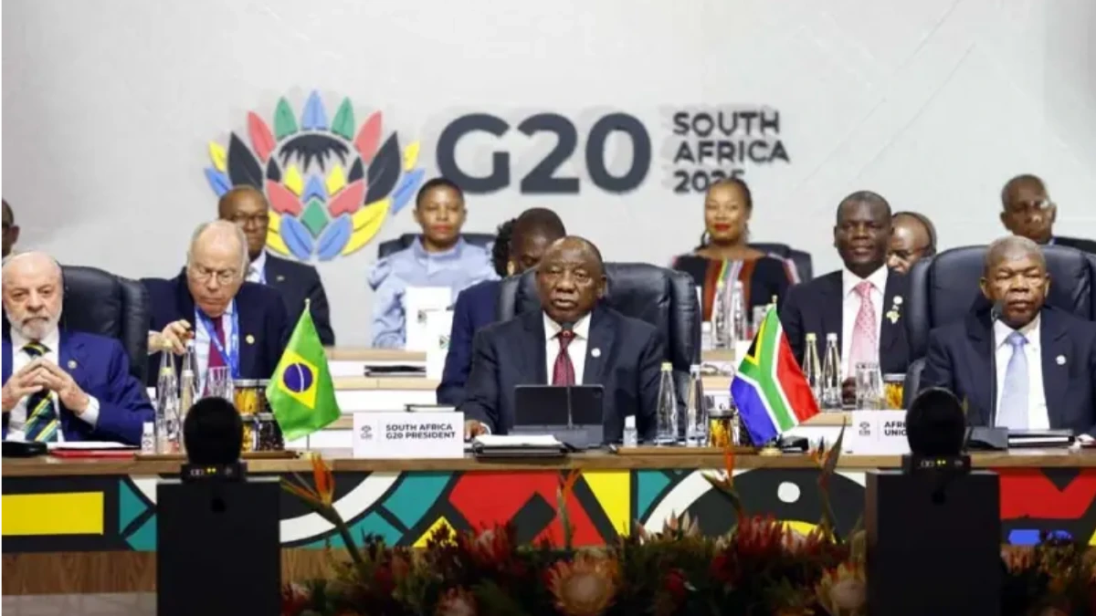 South African President Cyril Ramaphosa closing the G20 summit in Johannesburg with a gavel, while officials and delegates observe