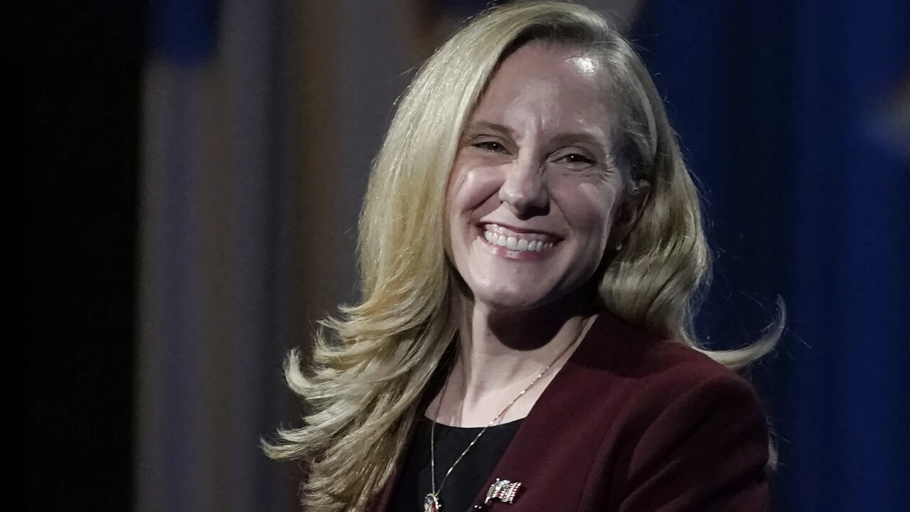 Abigail Spanberger celebrates victory in Virginia governor race after defeating Republican Winsome Earle-Sears, becoming the state’s first female governor.