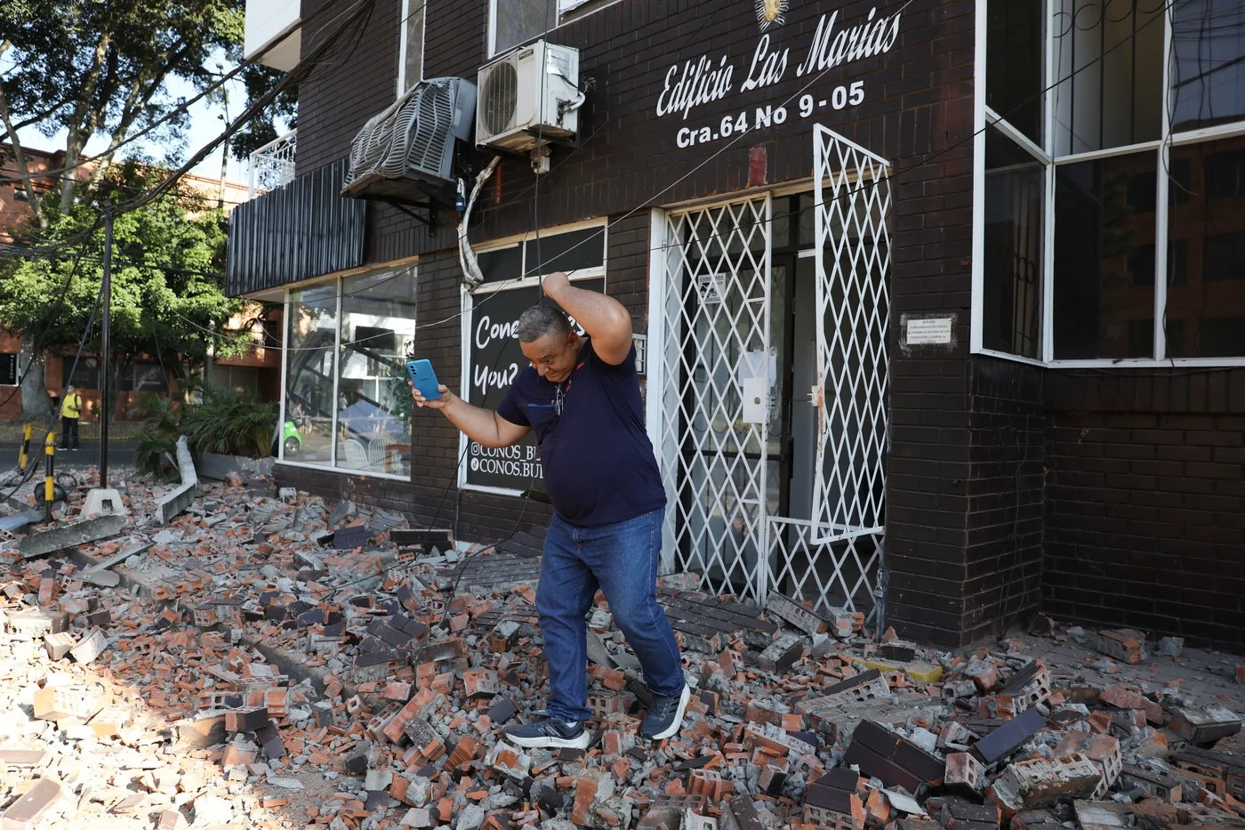 Colombia earthquake causes damage to buildings in western Colombia