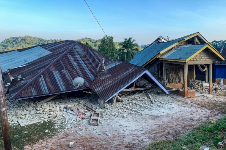 Indonesia tsunami warning ends after magnitude 7.7 earthquake near Flores
