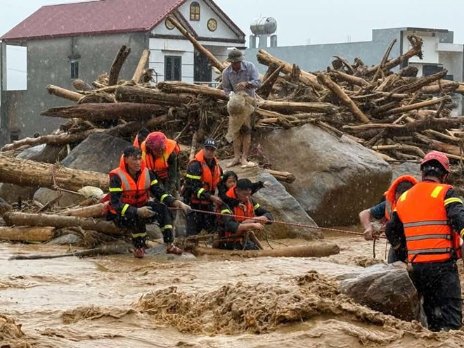 Rescue efforts after the Nepal flash floods along the Bhote Koshi River, with hundreds of travelers still missing in Rasuwa district.