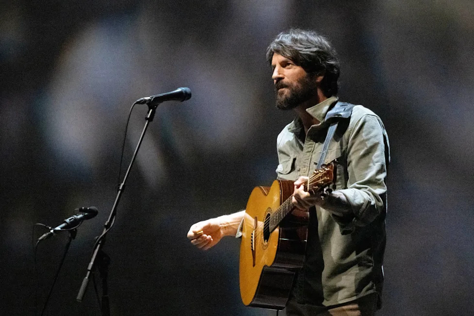 Ray LaMontagne collapsed on stage during a Nashville concert at Ryman Auditorium while performing during his Trouble 20th Anniversary Tour.