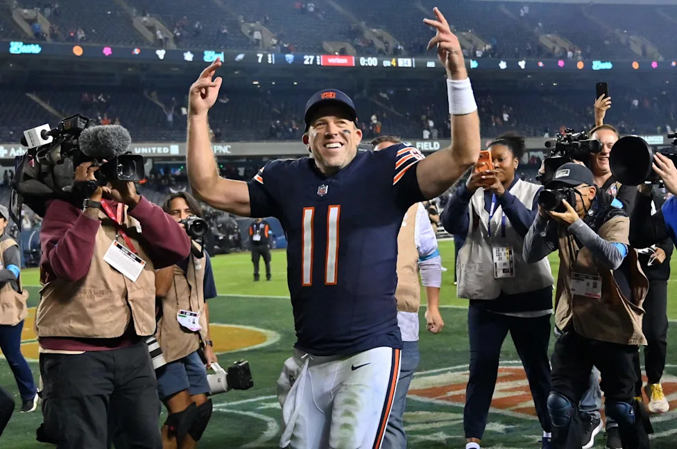 Case Keenum Starts for Bears, Quickly Gives Way to Tyson Bagent