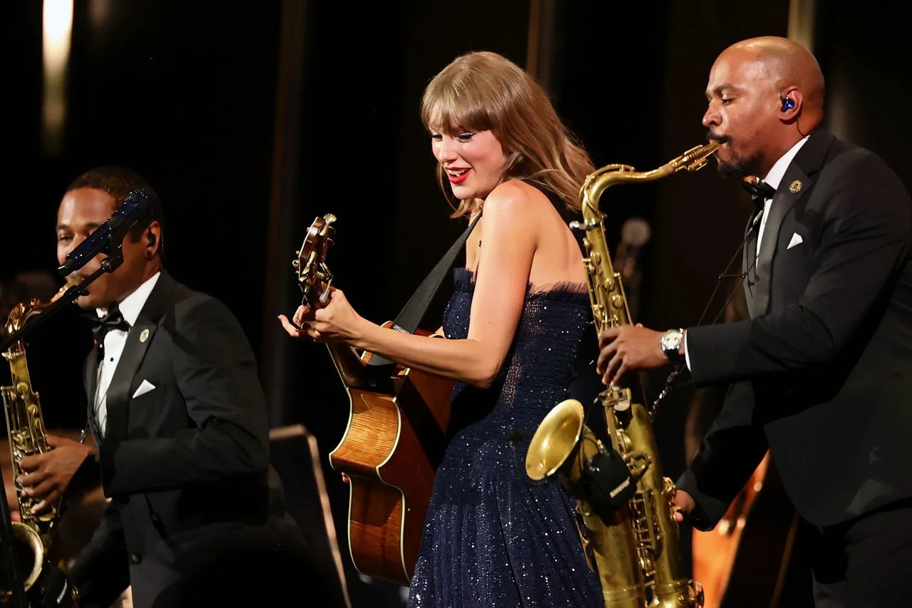 Taylor Swift Performs Toy Story 5 Song at Academy Museum Gala